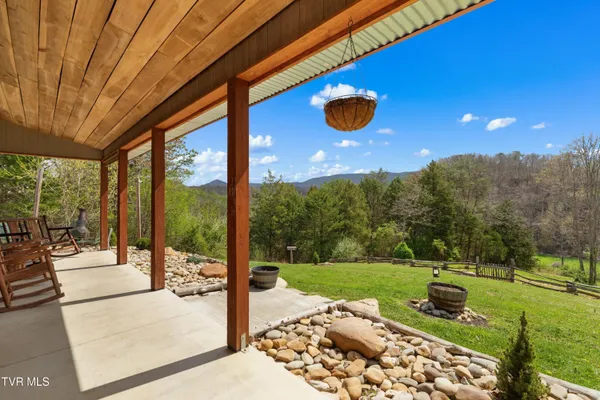 $699,900 | 2357 Hall Road, Dandridge, TN 37725