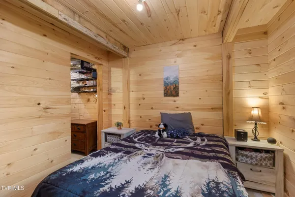 $699,900 | 2357 Hall Road, Dandridge, TN 37725