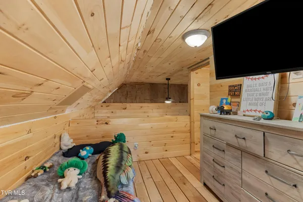 $699,900 | 2357 Hall Road, Dandridge, TN 37725