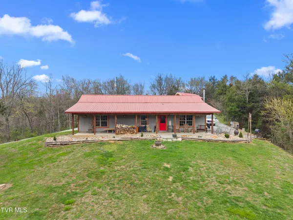 $699,900 | 2357 Hall Road, Dandridge, TN 37725