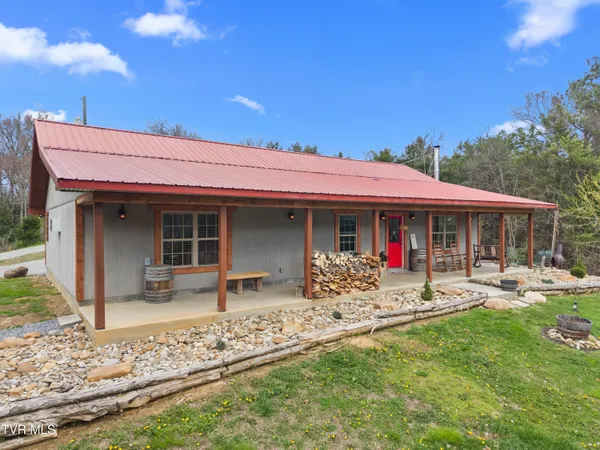 $699,900 | 2357 Hall Road, Dandridge, TN 37725