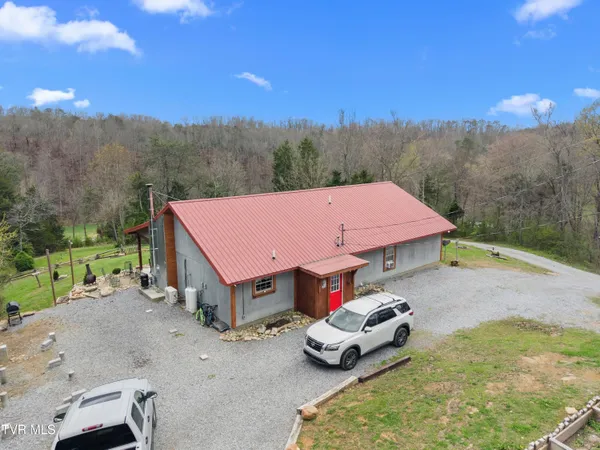 $699,900 | 2357 Hall Road, Dandridge, TN 37725