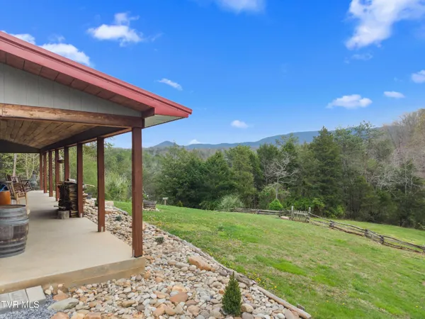 $699,900 | 2357 Hall Road, Dandridge, TN 37725