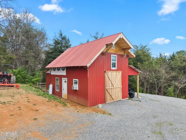 $699,900 | 2357 Hall Road, Dandridge, TN 37725