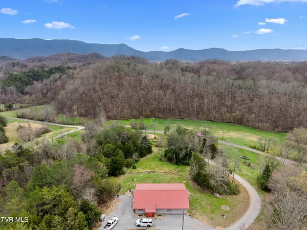 $699,900 | 2357 Hall Road, Dandridge, TN 37725