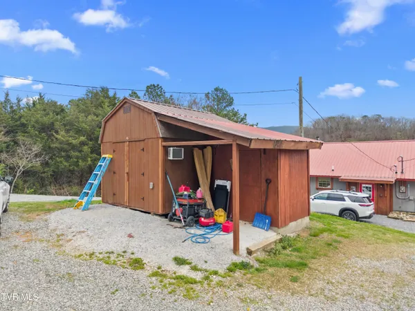 $699,900 | 2357 Hall Road, Dandridge, TN 37725