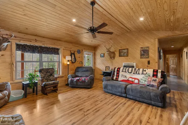 $699,900 | 2357 Hall Road, Dandridge, TN 37725