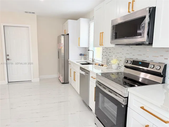 a view of empty room with window and ceiling fan