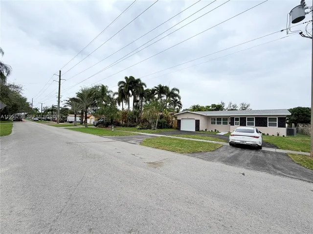 $735,000 | 4241 Thomas Street, Hollywood, FL 33021