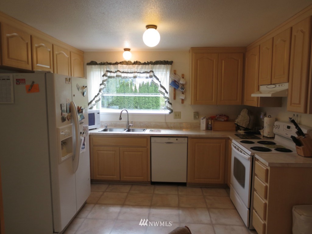 16409 25th Avenue Southeast Bothell, WA 98012 - Photo 7 of 20 Gallery Image 7