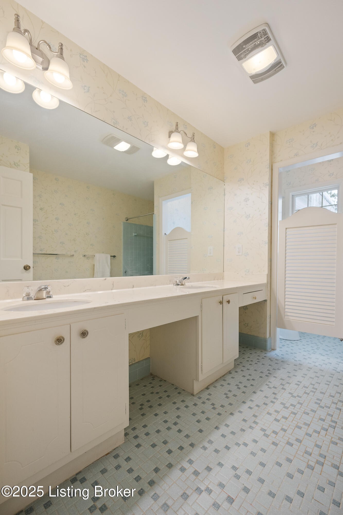 6104 Innes Trace Road Louisville, KY 40222 - Photo 29 of 52 6104 Innes Trace Rd_interior-25