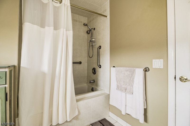 250 Ridgedale Avenue, Unit B 8 Florham Park, NJ 07932 - Photo 12 of 19 a bathroom with a bathtub and a shower