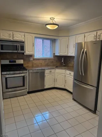$3,650 | 250 Ridgedale Avenue, Unit B 8, Florham Park, NJ 07932