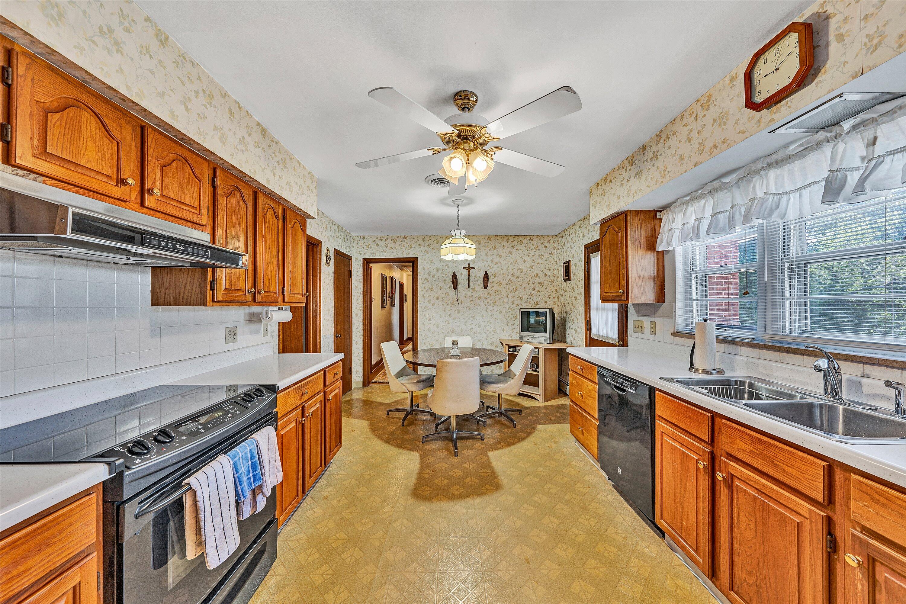 807 Dexter Road Roanoke, VA 24019 - Photo 17 of 48 Kitchen-1 807 Dexter