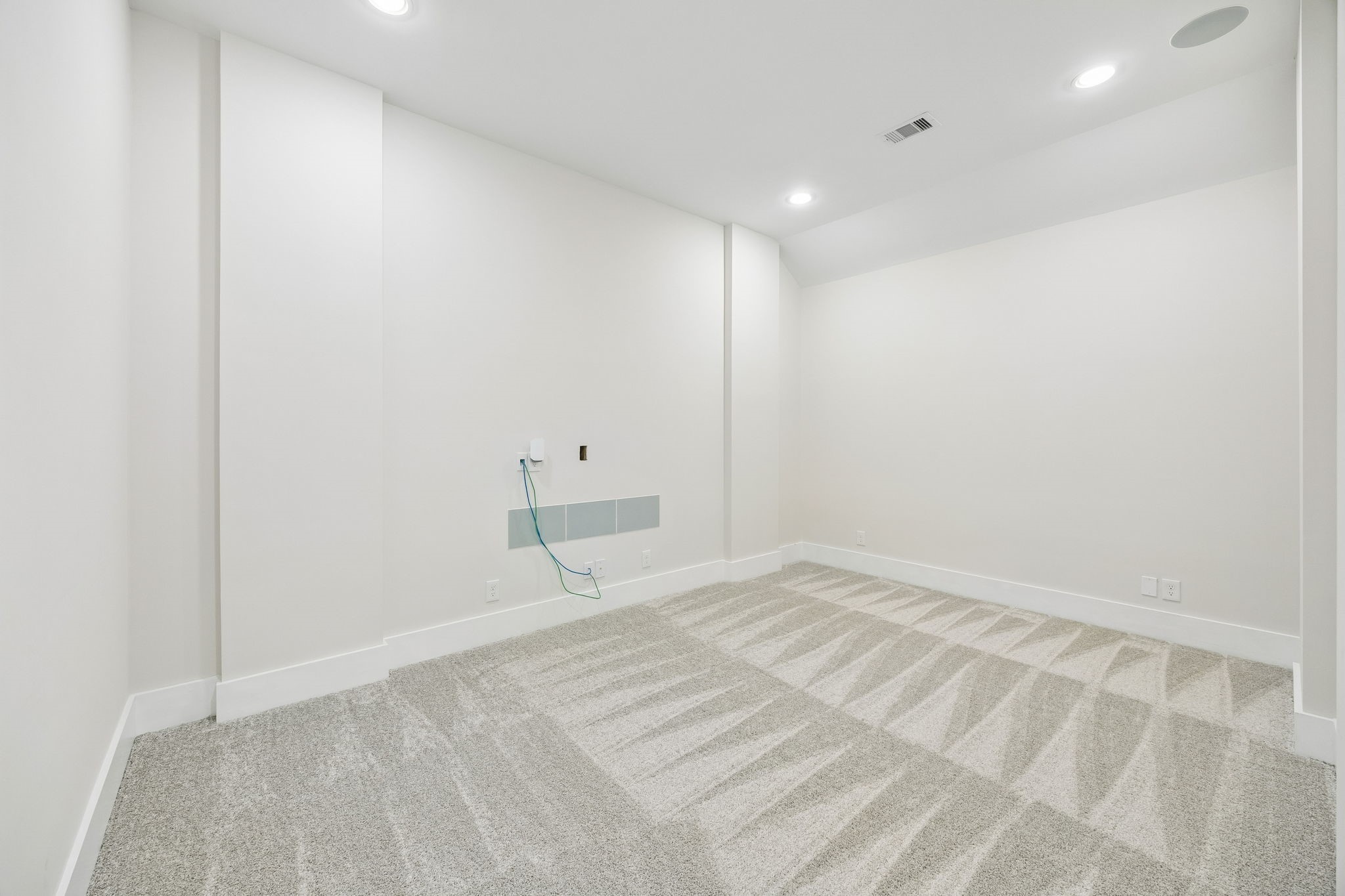 8558 Ridgepoint Drive Houston, TX 77055 - Photo 21 of 39 A neutral palette and carpeted floors provide a flexible foundation for a media room or comfortable lounge.