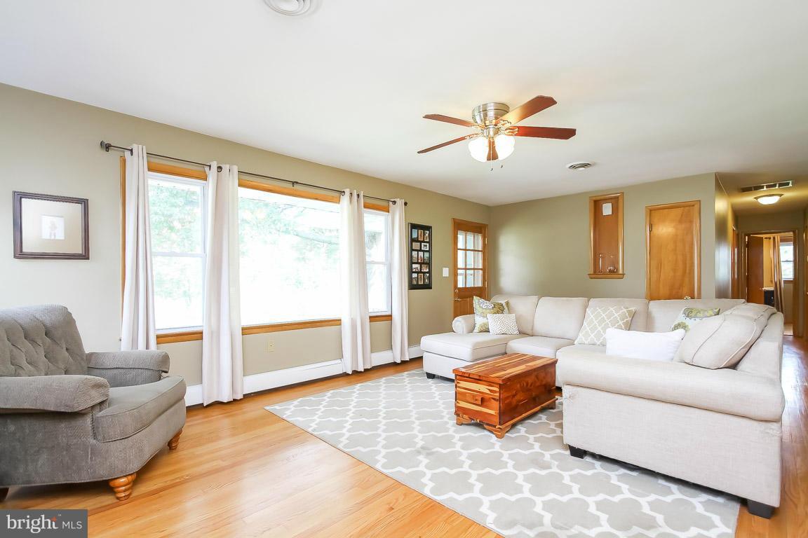 109 Trevanion Road Taneytown, MD 21787 - Photo 2 of 25 Living Room