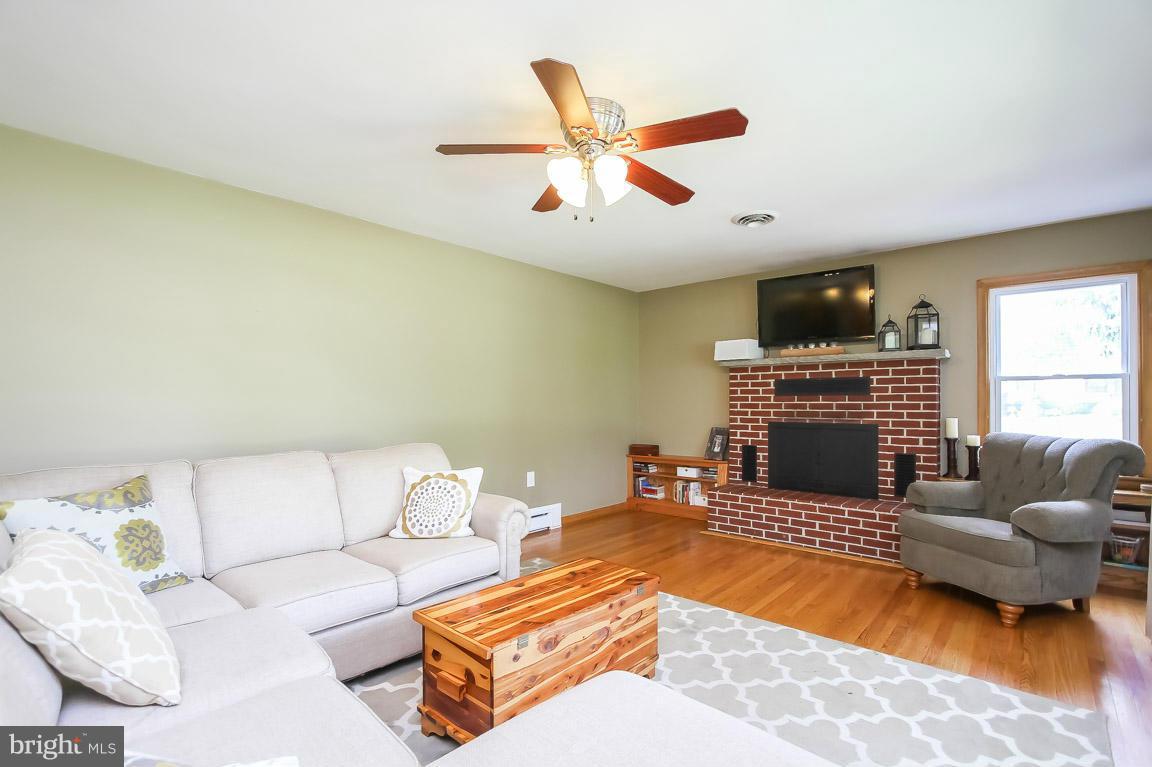 109 Trevanion Road Taneytown, MD 21787 - Photo 3 of 25 Living Room