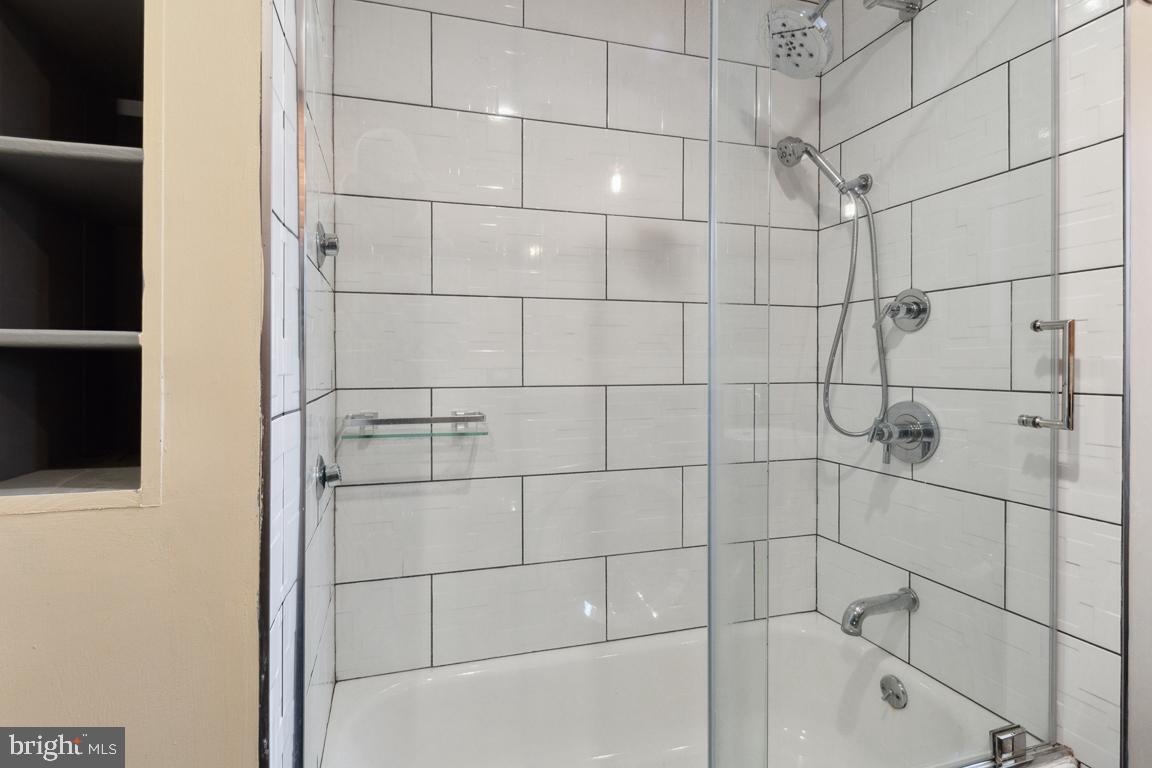 3359 Falls Road Baltimore, MD 21211 - Photo 8 of 19 Spa bath
