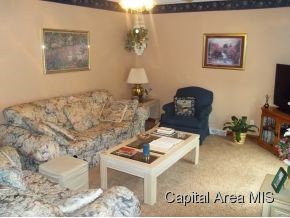 21 Champlain Drive Springfield, IL 62707 - Photo 4 of 24