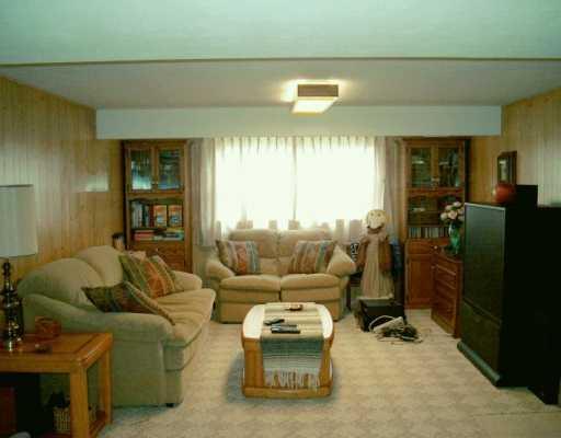 142 Galley Road Canonsburg, PA 15317 - Photo 3 of 8 Den/Family/Great Room.