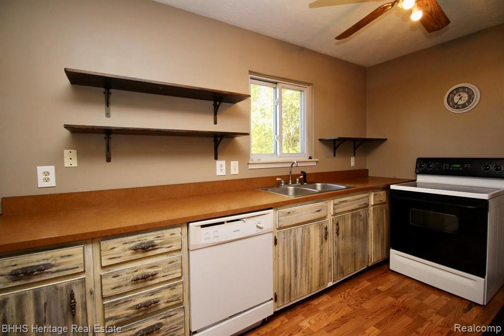 10267 Byron Road Howell, MI 48855 - Photo 14 of 35