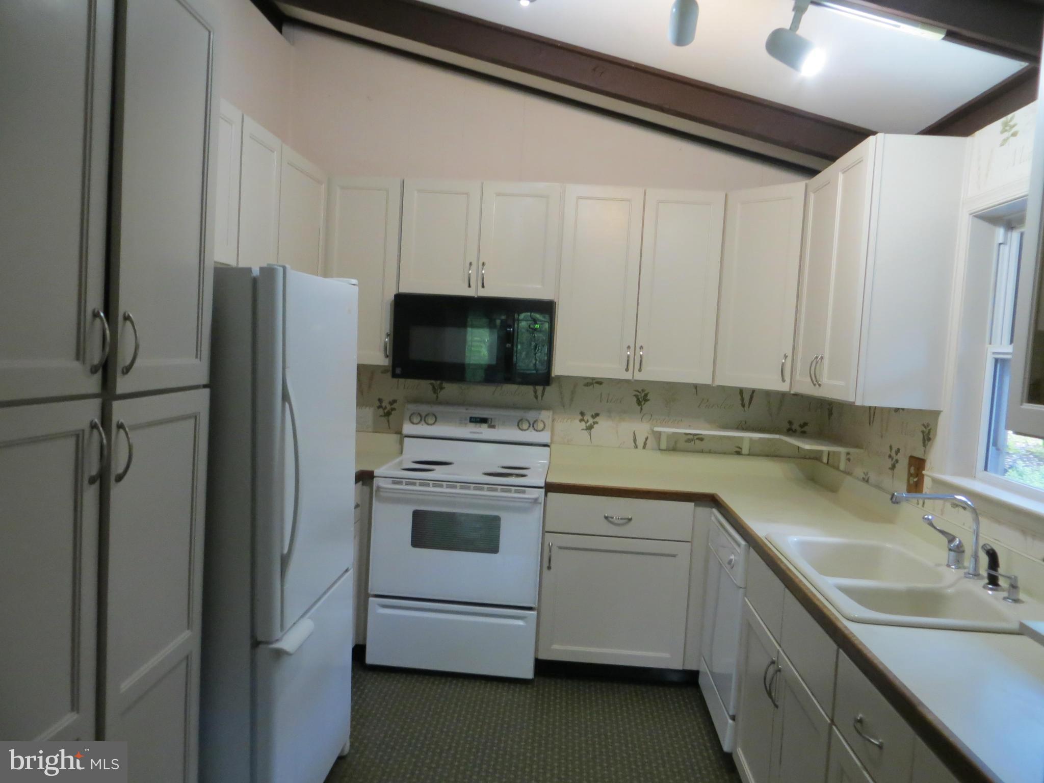 212 Pine Valley Road Locust Grove, VA 22508 - Photo 11 of 24 Fully Equipped Kitchen