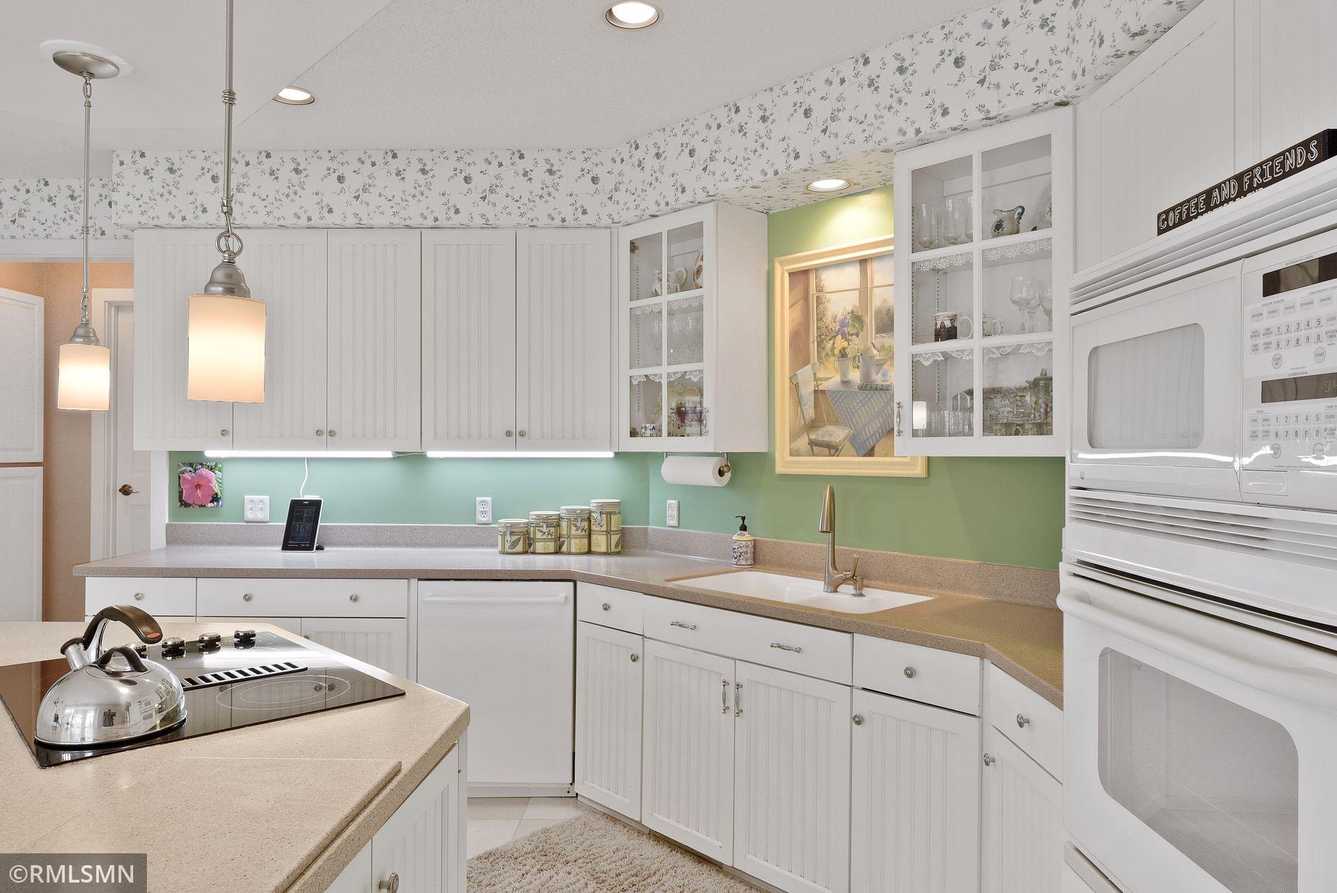 15597 Canyon Ridge Eden Prairie, MN 55347 - Photo 14 of 44 Gallery Image 14