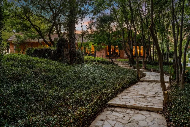 $10,700,000 | 1700 Lakeshore Drive, Austin, TX 78746