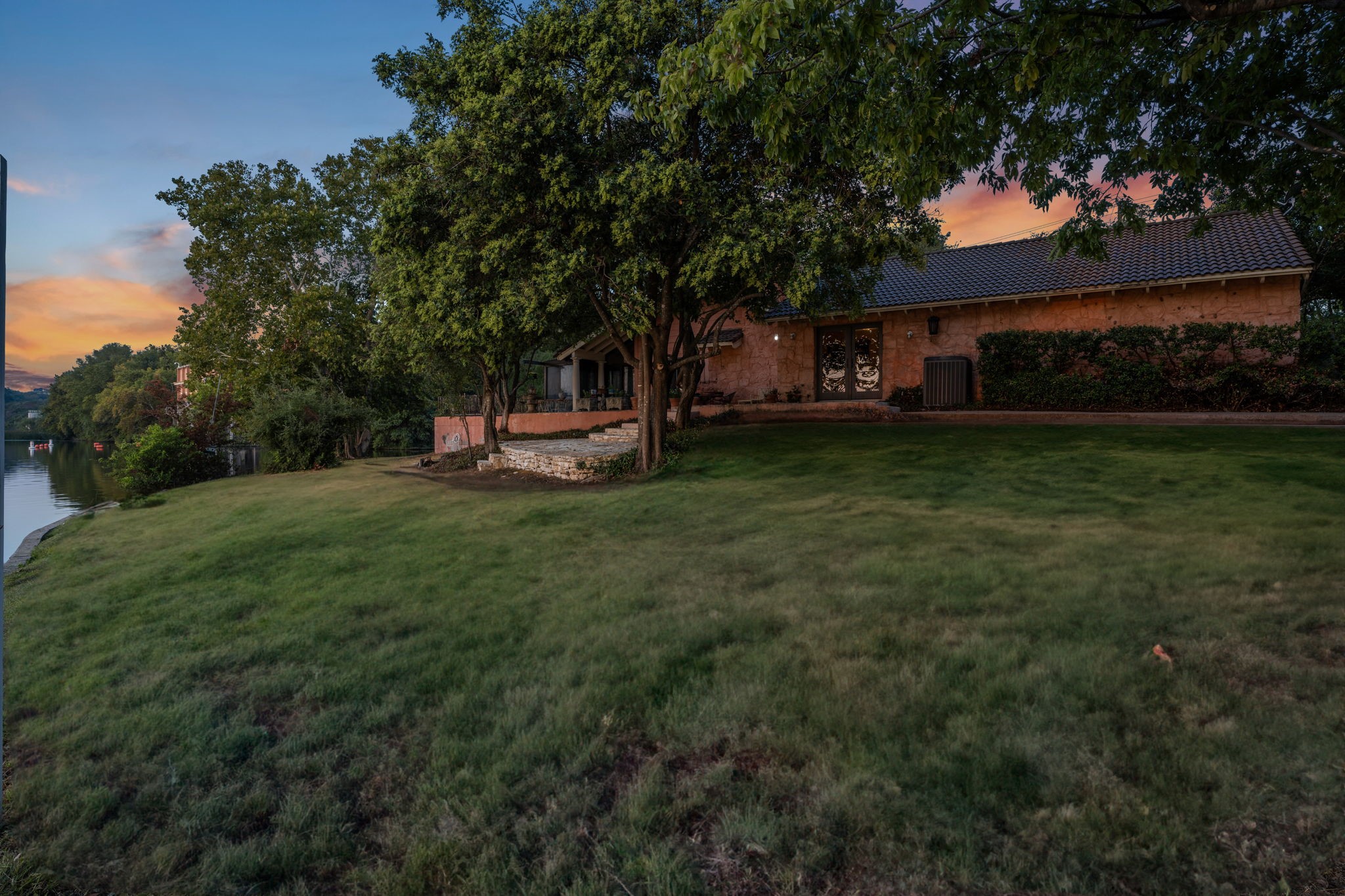 1700 Lakeshore Drive Austin, TX 78746 - Photo 10 of 26