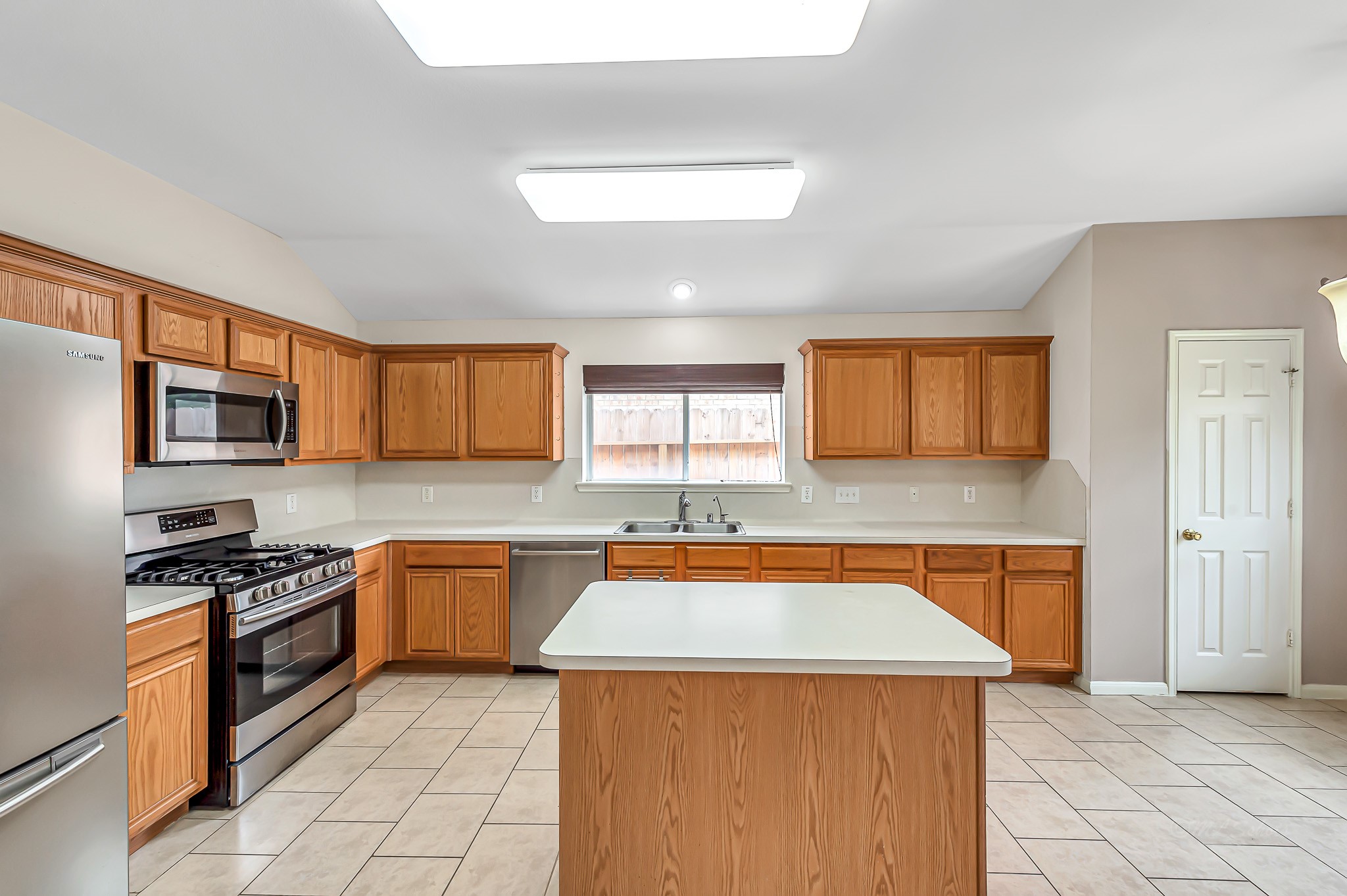 1602 Rustic Hollow Lane Katy, TX 77450 - Photo 18 of 48