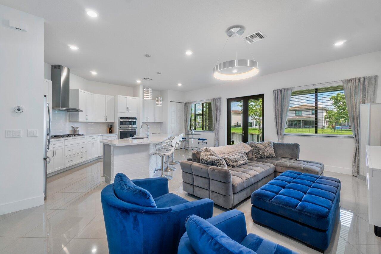 10825 Pacifica Way Parkland, FL 33076 - Photo 4 of 41 009-10825PacificaWay-Parkland-FL-33076-S