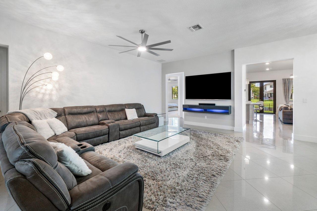 10825 Pacifica Way Parkland, FL 33076 - Photo 8 of 41 017-10825PacificaWay-Parkland-FL-33076-S