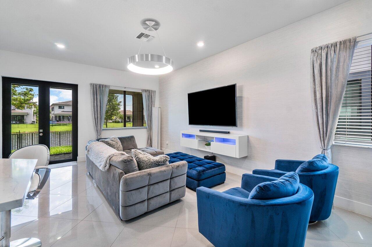 10825 Pacifica Way Parkland, FL 33076 - Photo 10 of 41 007-10825PacificaWay-Parkland-FL-33076-S