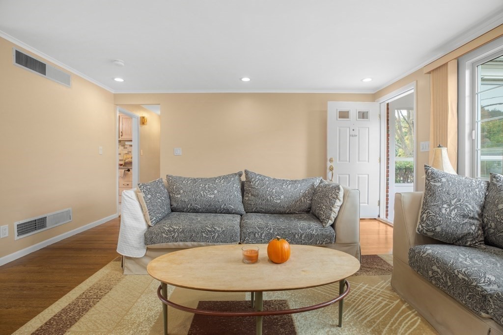 3 Bellwood Road Framingham, MA 01701 - Photo 8 of 40 Gallery Image 8