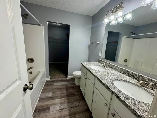 $2,100 | 4432 North Michigan Avenue, Davenport, IA 52806