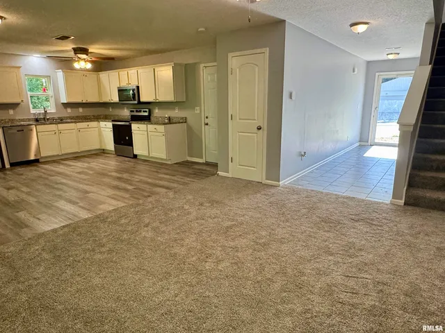 $2,100 | 4432 North Michigan Avenue, Davenport, IA 52806