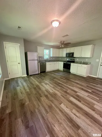 $2,100 | 4432 North Michigan Avenue, Davenport, IA 52806