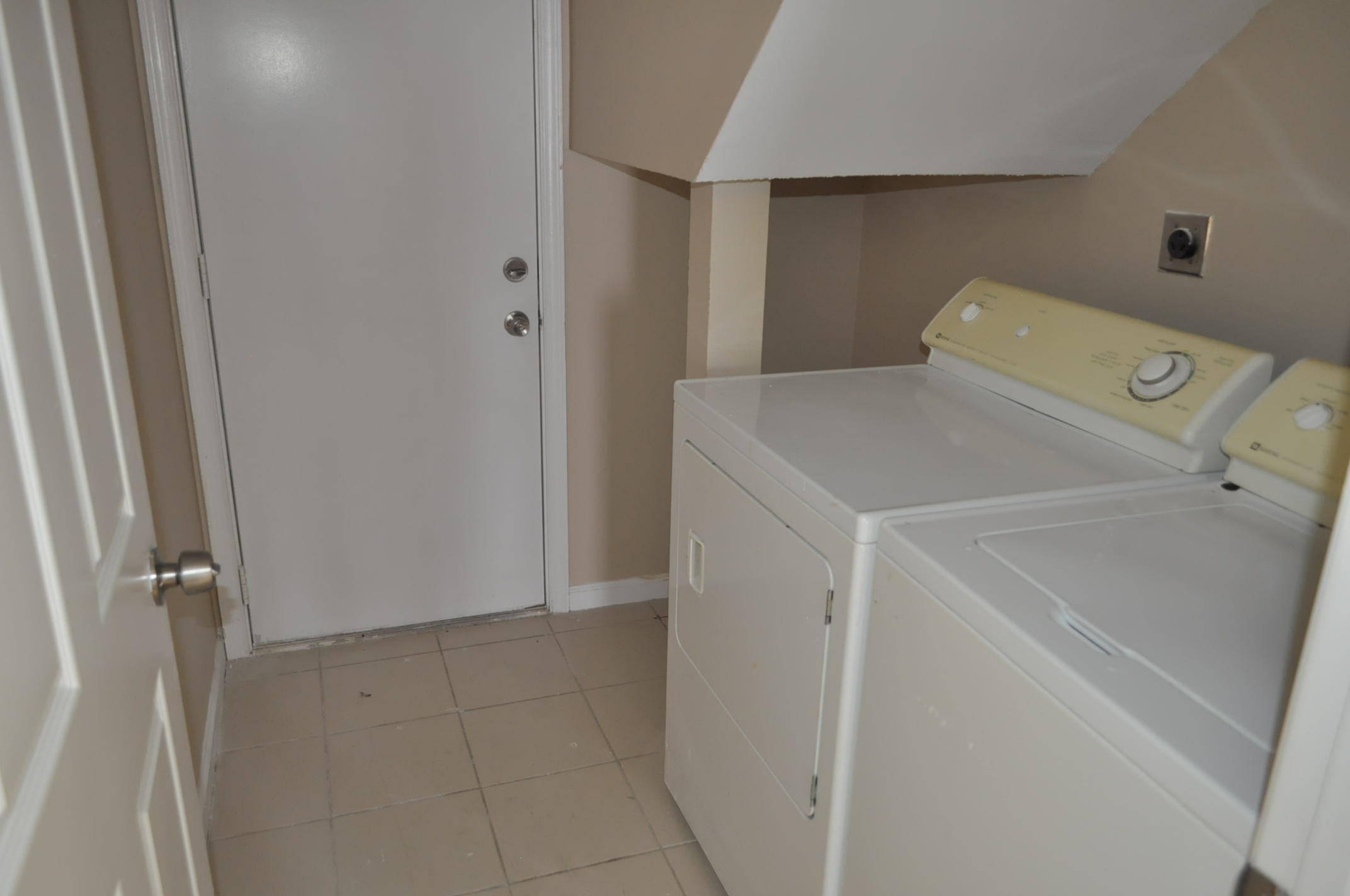 10579 Pebble Cove Lane Boca Raton, FL 33498 - Photo 19 of 24 Laundry Room
