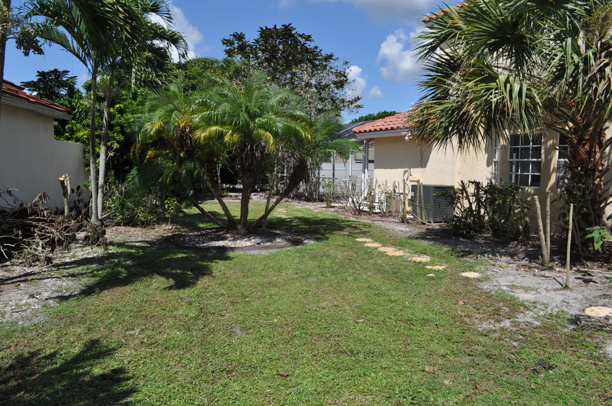 10579 Pebble Cove Lane Boca Raton, FL 33498 - Photo 5 of 24 Side Yard