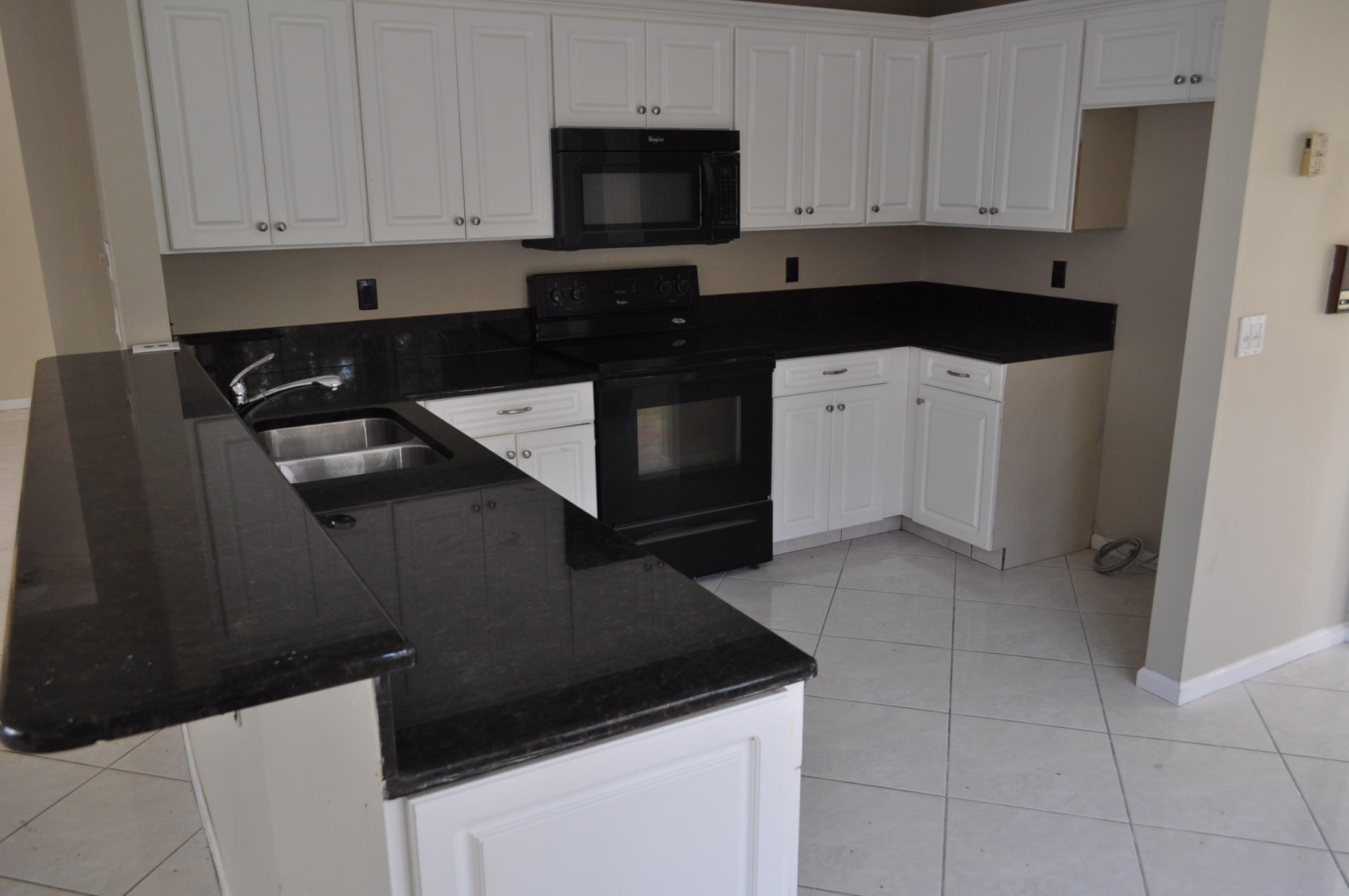10579 Pebble Cove Lane Boca Raton, FL 33498 - Photo 10 of 24 Kitchen