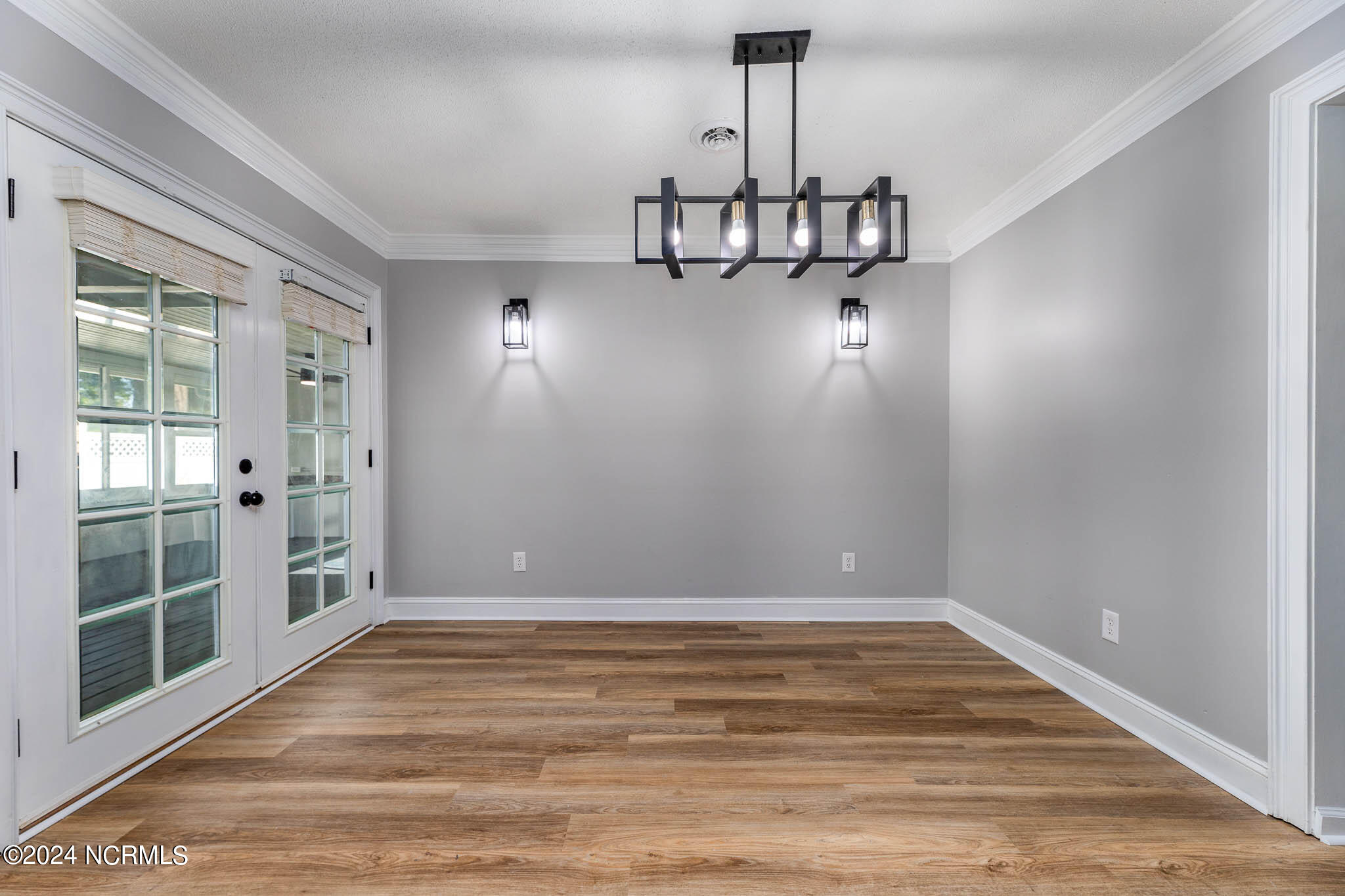 303 Dennis Road Jacksonville, NC 28546 - Photo 8 of 41 Dining Room