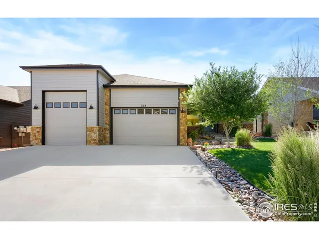 a view of a backyard with garden