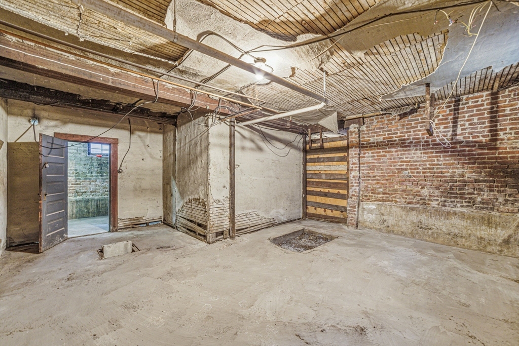 134 Pleasant Street, Unit 1 Brookline, MA 02446 - Photo 33 of 35