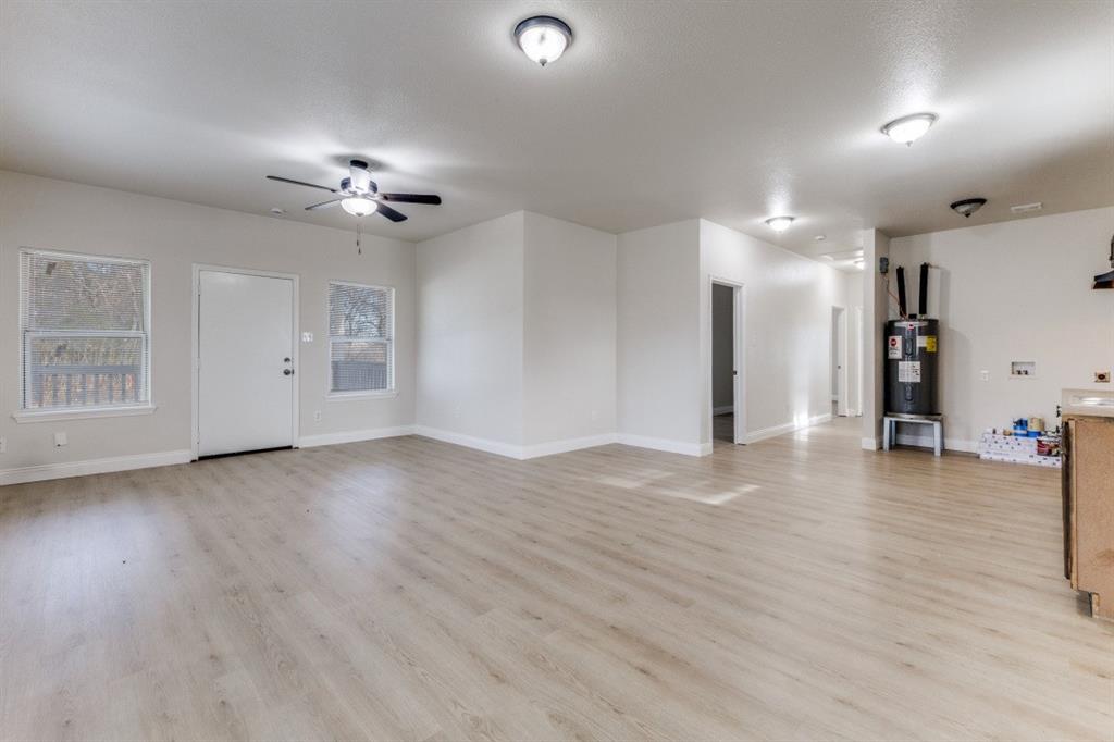 711 South 3rd Avenue East Dawson, TX 76639 - Photo 5 of 12 a view of an empty room with a window