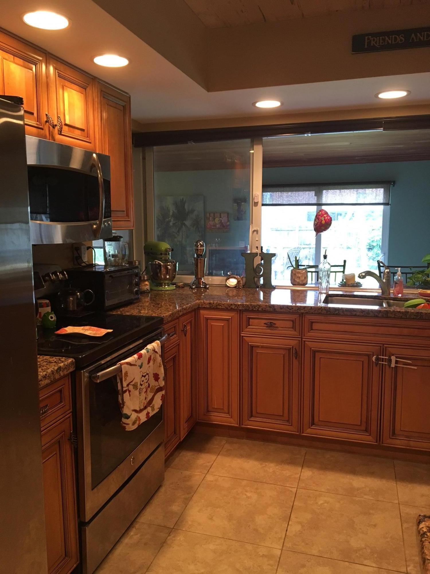 900 Southwest 5th Street Boca Raton, FL 33486 - Photo 5 of 16 Kitchen