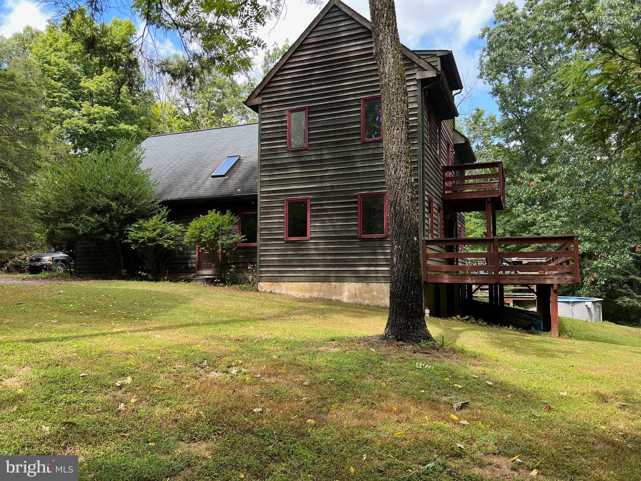 14 Stagecoach Road Pipersville, PA 18947 - Photo 3 of 21 Side deck and balcony