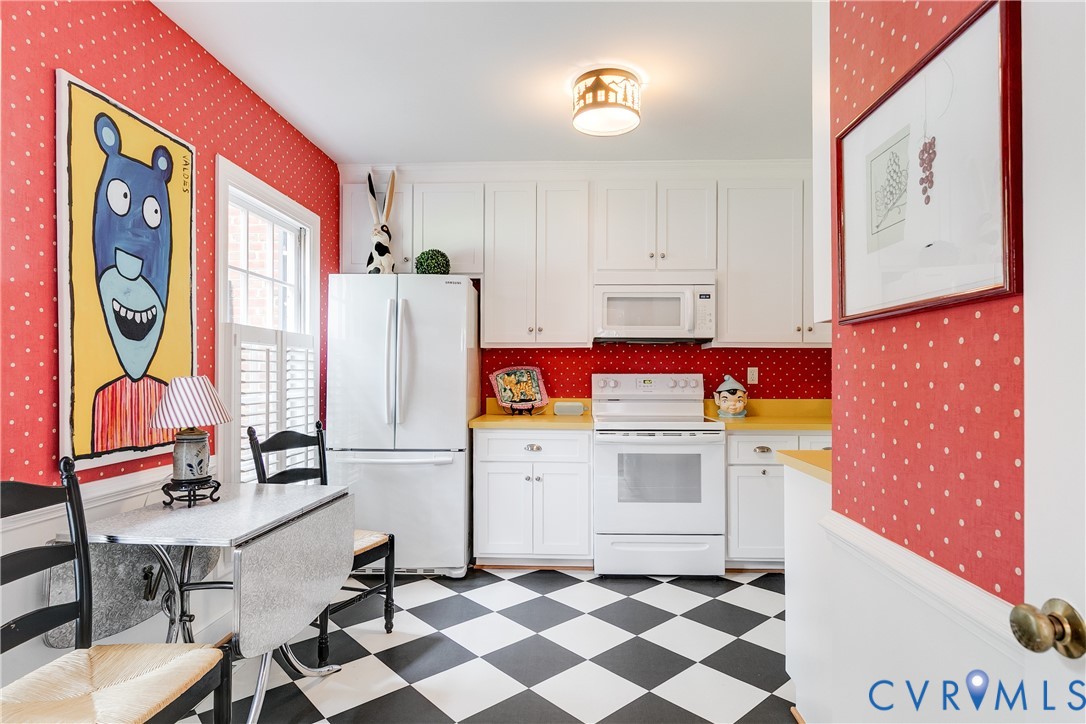 300 North Ridge Road, Unit 45 Henrico, VA 23229 - Photo 15 of 34 Updated kitchen