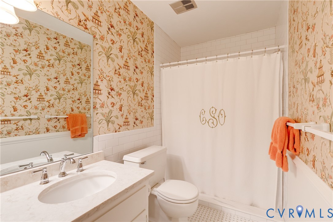 300 North Ridge Road, Unit 45 Henrico, VA 23229 - Photo 22 of 34 Newly updated step-in shower