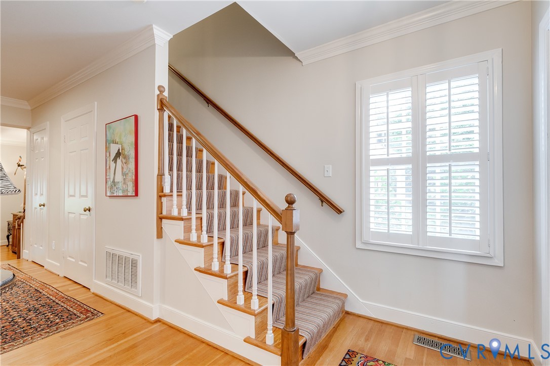 300 North Ridge Road, Unit 45 Henrico, VA 23229 - Photo 4 of 34 Stairway up