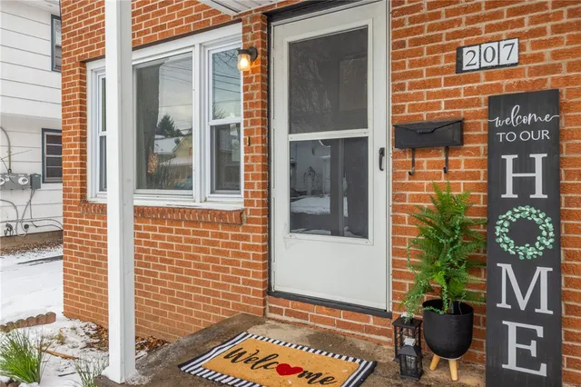 $2,200 | 207 West Ivy Street, East Rochester, NY 14445